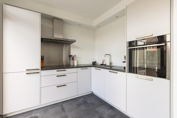 Foto - Verkocht onder voorbehoud: Instapklare tussenwoning op een rustige, autoluwe locatie!
